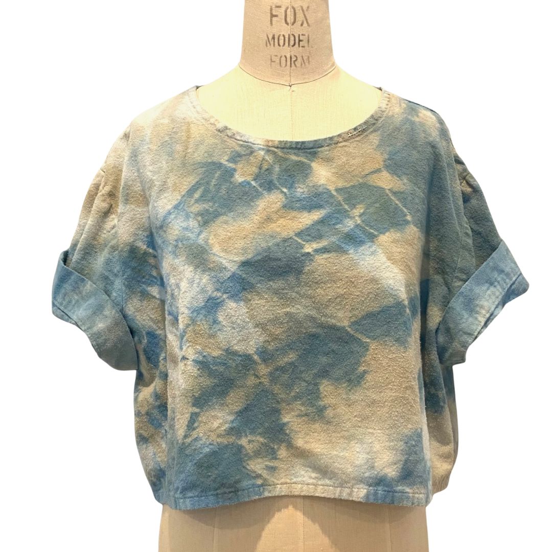 Allyn Boxy Tee: Sustainable Warmth & Effortless Style in Tan Blue Burst