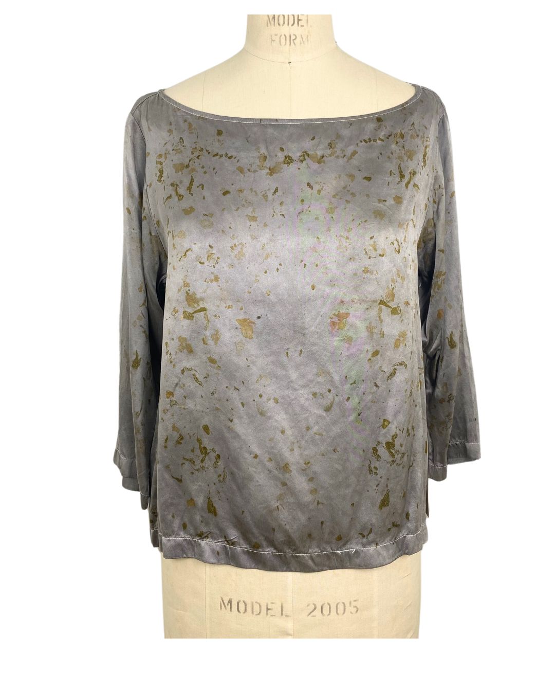 Beautiful silk boatneck top in grey floral print