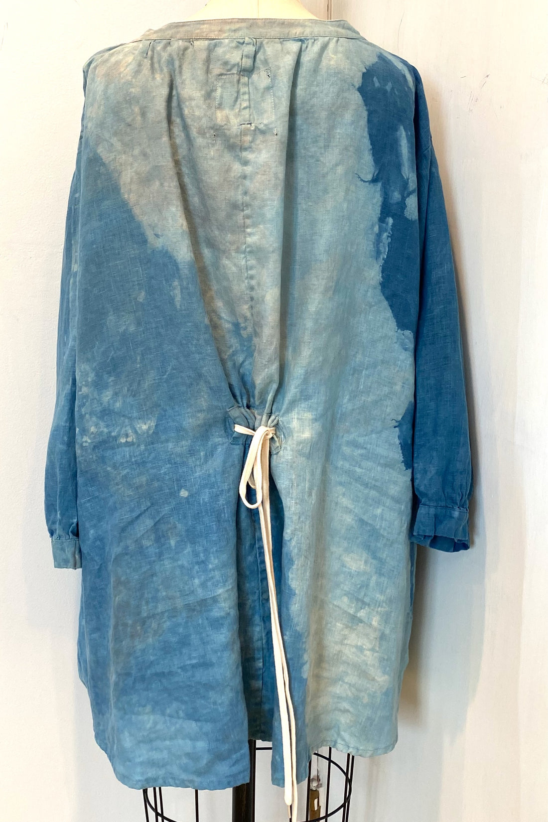 Botanically Dyed Linen Tunic in Blue Side Size 1