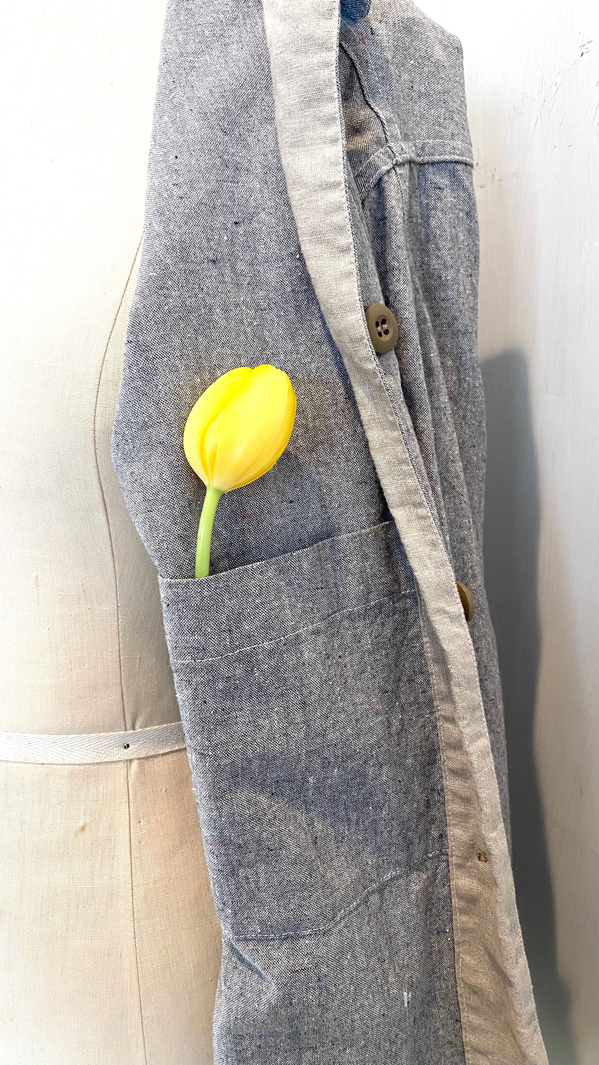 The sunrise jacket in light grey organic cotton and hemp interior pocket