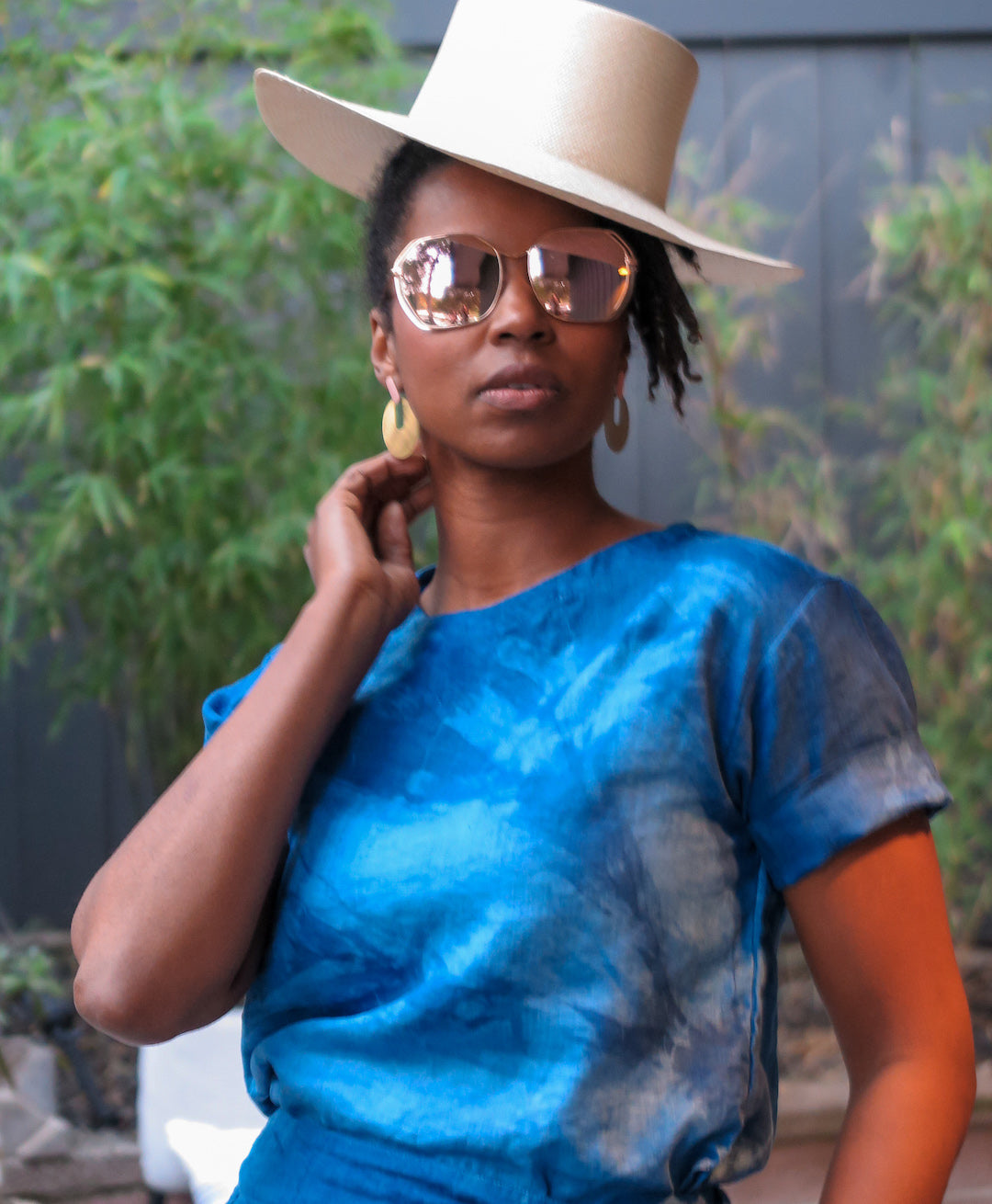 Vega Top - Your Versatile No-Iron Top for Every Occasion | Organic Linen | Indigo Blue Willow